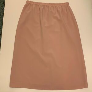 Da-Rue of California midi skirt. Size 14. Plum-pink color. Polyester. Lined.